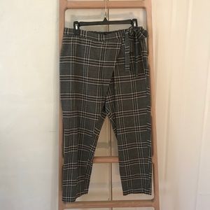 ZARA. Plaid Cropped Trouser. Size Small. 🖤